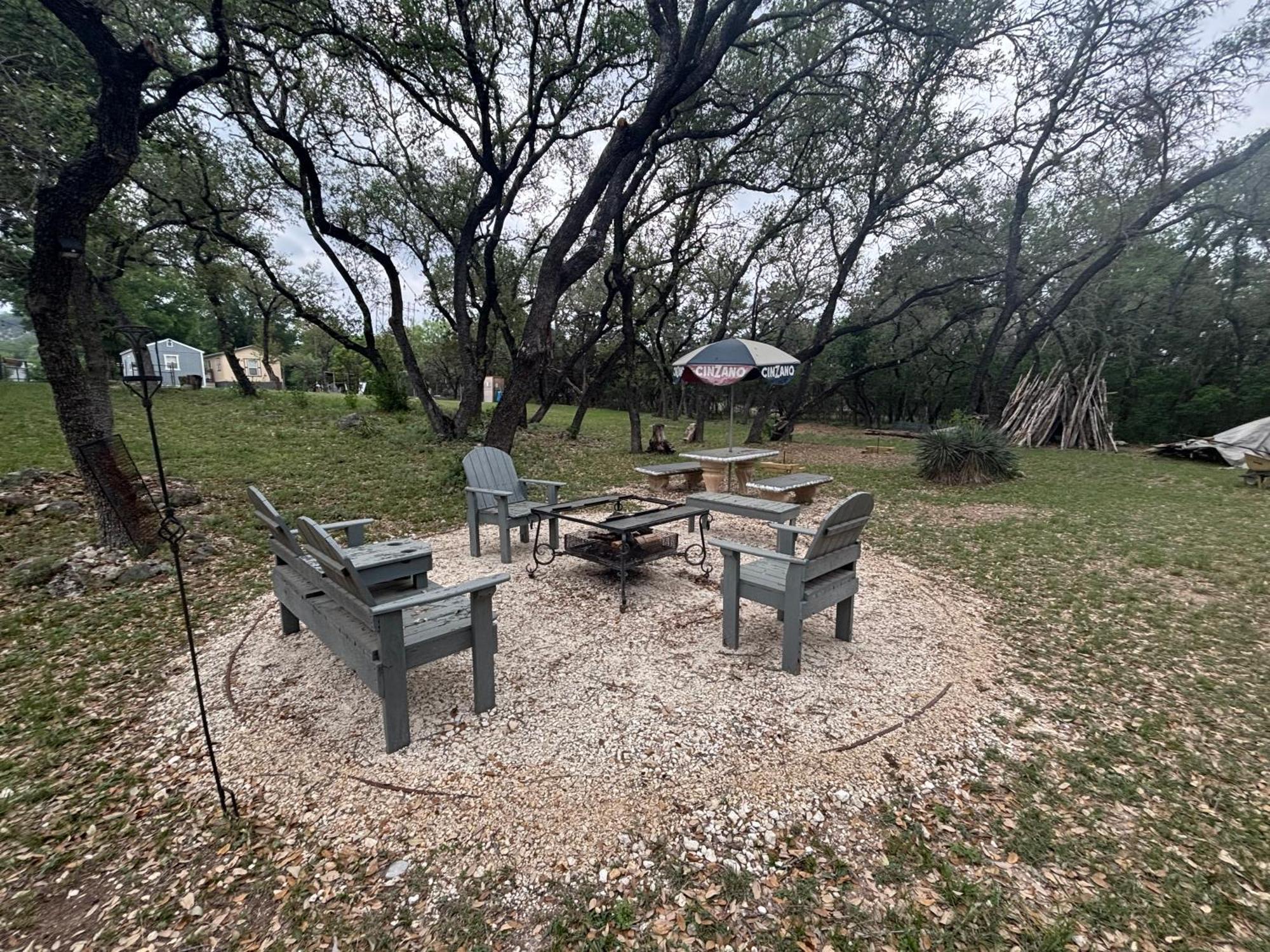 Tiny House - Our Little Piece Of Paradise Lakehills エクステリア 写真