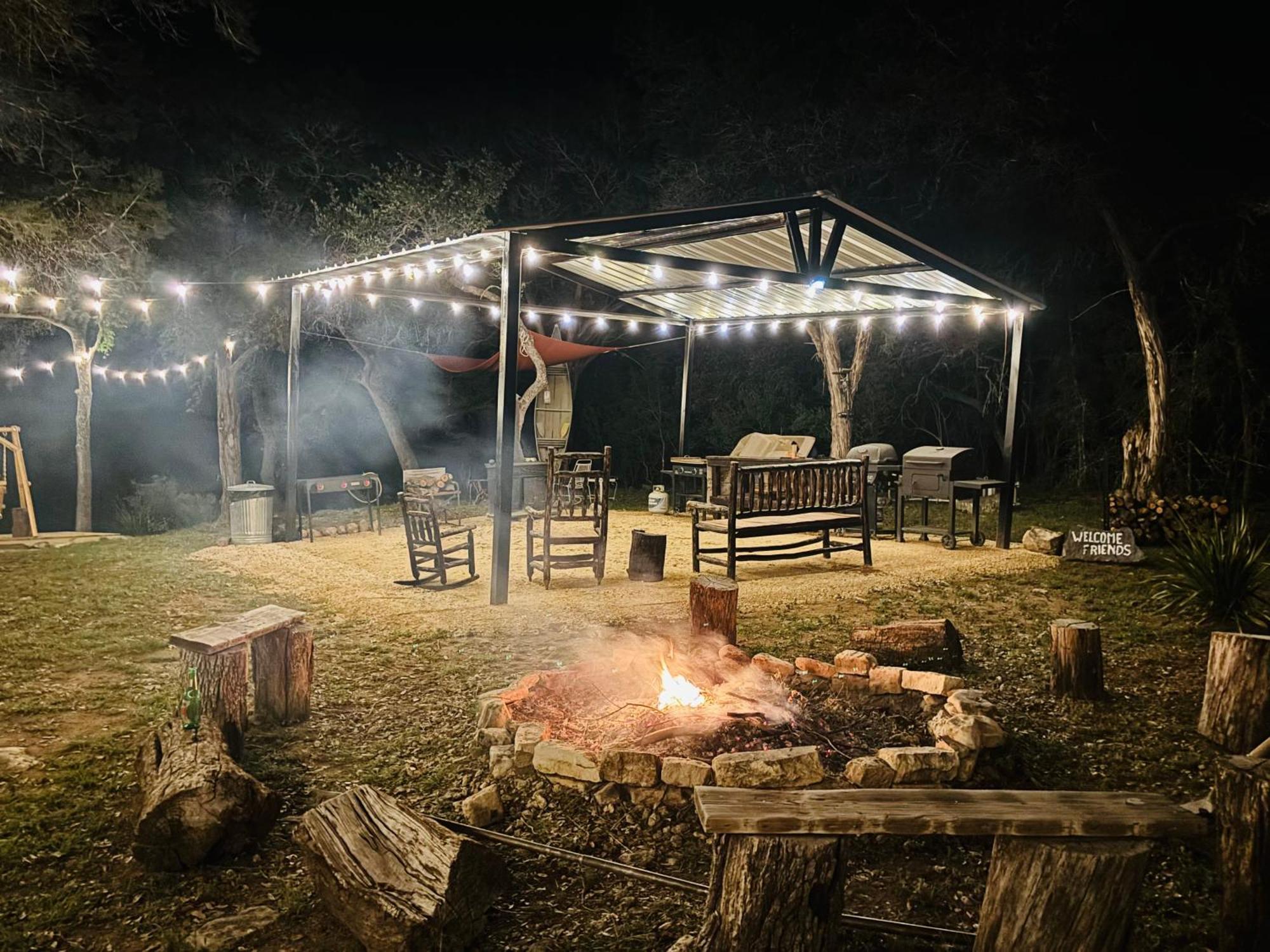 Tiny House - Our Little Piece Of Paradise Lakehills エクステリア 写真